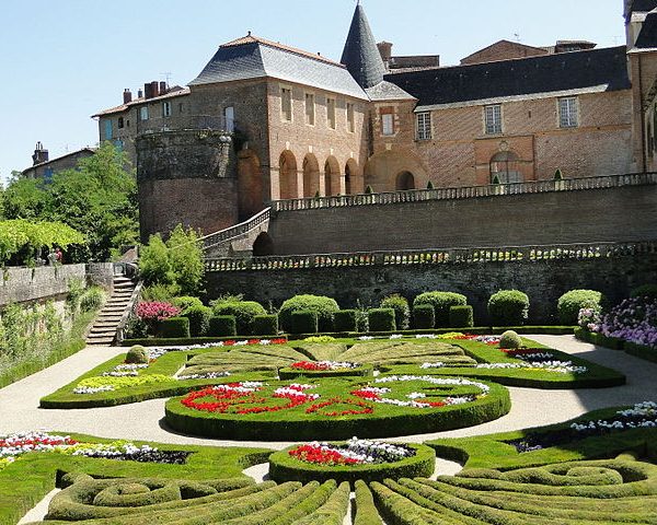 640px-Albi_(Tarn),_Jardins_du_Palais_de_la_Berbie_(1)